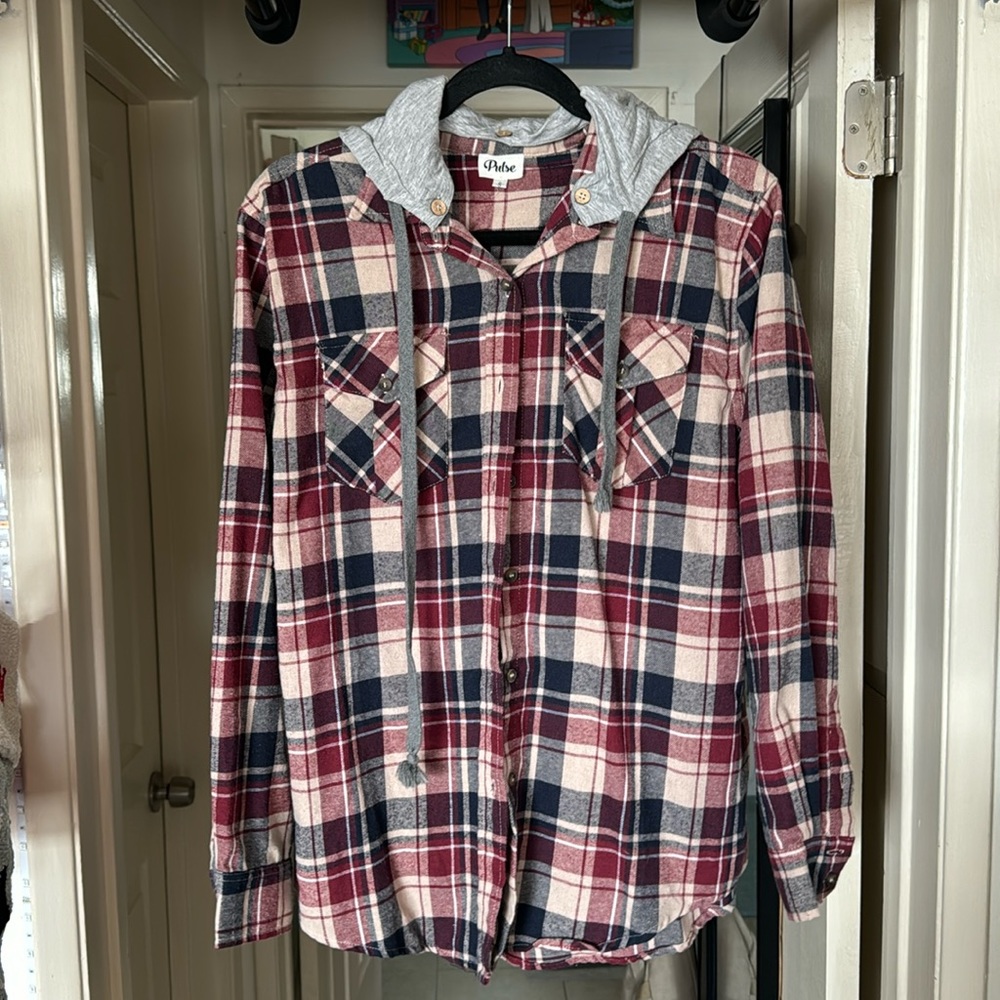 Women’s Small Buttom Up Flannel W/ Removable Hood